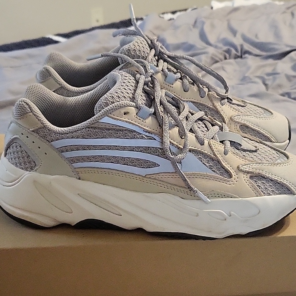 Yeezy 700 V2 (Youth)